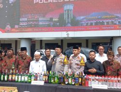 POLRES JOMBANG BERHASIL GAGALKAN PENJUALAN MIRAS ILEGAL DAN SITA 2600 JENIS MIRAS