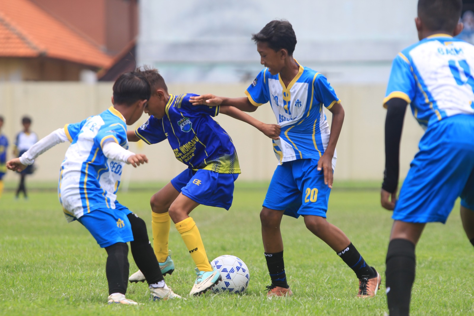Foto: Pertandingan Kecamatan Gedangan vs Kecamatan Wonoayu yang berakhir dengan skor 1-1 di Stadion Jenggolo Sidoarjo.