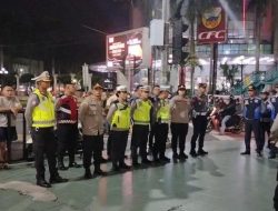 RATUSAN PERSONEL POLRESTABES MEDAN DITURUNKAN UNTUK AMANKAN PAWAI OBOR MENYAMBUT RAMADAN 2025