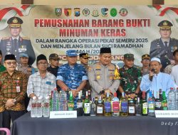 MENJELANG PUASA RAMADAN POLRES JOMBANG MUSNAHKAN RIBUAN MIRAS