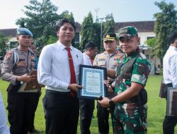Kapolres Jombang Berikan Reward kepada TNI-Polri Berprestasi