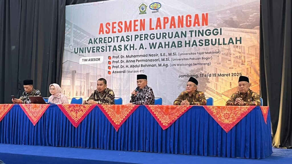 Foto: Rektor UNWAHA Jombang, Prof. Dr. Ir. H. Gatot Ciptadi, DESS, IPU, ASEAN Eng., menyampaikan sambutan dalam pembukaan Asesmen Lapangan Perguruan Tinggi di UNWAHA Jombang pada Selasa (18/03/2025).