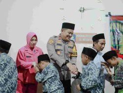 Kapolres Jombang bersama Ketua Bhayangkari Adakan Baksos di Pesantren