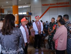 Bupati – Wakil Bupati Kapuas Hulu Disambut Antusias oleh Masyarakat