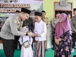 Kapolres Jombang Berikan Bansos ke TPQ Jama’atun Turipinggir Megaluh