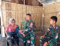TNI AD Bantu Lansia Terpencil di NTT yang Sulit Mengakses Fasilitas Kesehatan