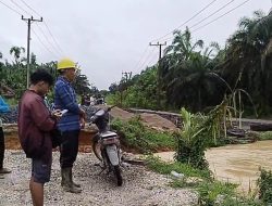 Hujan Deras Picu Banjir di Desa Kuala Dasal, Akses Jalan Terputus