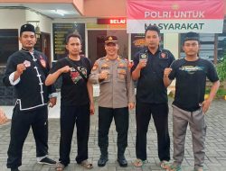 IKS.PI Kera Sakti Ranting Balongpanggang dan Benjeng Cabang Gresik Bagikan Takjil untuk Ratusan Warga