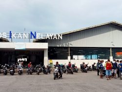 Kios Ikan Nelayan Sendang Biru Dipadati Pengunjung Wisata Lokal