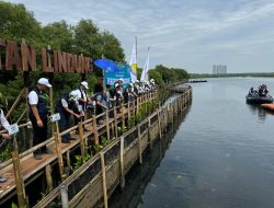 Megawati, Gubernur, dan Wakil Gubernur Jakarta Tanam 7.500 Bibit Mangrove di PIK