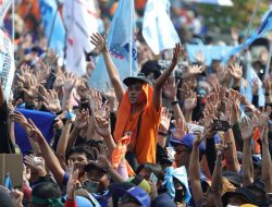 Peringatan May Day 2025 di Monas, Ribuan Buruh Padati Jakarta