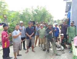 Pemdes dan Linmas Karyasari Gelar Kerja Bakti Bersama Warga Demi Lingkungan Bersih