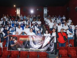 Kapolres Jombang Gelar Nobar Film Sayap-Sayap Patah 2 Bersama Wartawan, Netizen, dan Organisasi Mahasiswa