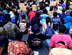 Aksi Damai Mahasiswa Papua di Sulut Soroti Tambang Nikel di Raja Ampat, Jim Yon: “Salah Kamar”