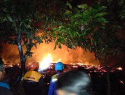 Kebakaran Hebat di Situbondo, Enam Rumah Terbakar dan Dua Warga Terluka