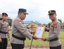 Polres Kapuas Hulu Gelar Upacara Purna Tugas dan Beri Penghargaan Polsek Silat Hilir
