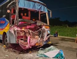 Bus Sugeng Rahayu Tabrak Truk di Mojoagung, Sopir Kritis, Empat Penumpang Terluka