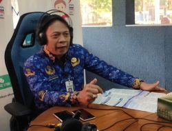 Dispendukcapil Jombang Sapa Masyarakat via Radio, Kupas Tuntas Pentingnya Akta Kelahiran