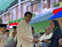 Menteri PKP Serahkan Kunci Rumah Subsidi untuk Dai, Guru Ngaji, dan Aktivis Islam