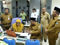 Sidak Dinas Perkim, Bupati Warsubi Tekankan Akurasi Data RTLH: “Jangan Asal Masukkan Nama”