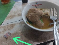 Pelanggan Bakso Ternama di Jombang Dikejutkan dengan Temuan Benda Asing di Dalam Bakso
