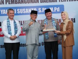 Mendes Yandri Sebut Kabaharkam Polri Layak Jadi Inspirasi Santri