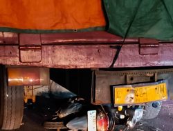 Truk Parkir Sembarangan Sebabkan Tabrakan Beruntun di Pungging Mojokerto