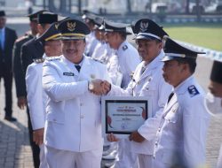 Bupati Warsubi Pimpin Upacara HUT ke-80 RI di Jombang, Apresiasi Desa Berprestasi