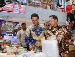 Jaga Keterjangkauan Harga, Mendagri dan Mentan Tinjau Langsung Pasar Palimo Palembang