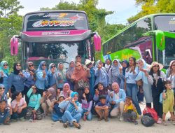 Komunitas Pedagang Pasar Mulya Asri Menggelar Wisata ke Pantai Aruna