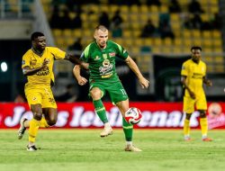 Gol Bruno Moreira Menangkan Persebaya atas Semen Padang