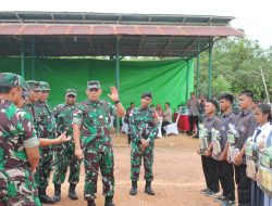 Pangdam XII/Tanjungpura dan Satgas Yonkav 3/AC Gelar Program Kemanusiaan di Perbatasan RI-Malaysia