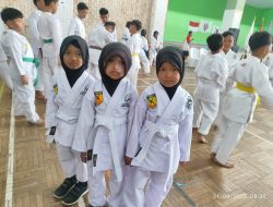 20 Siswa MI Al Nashiriyah Moga Ikuti Ujian Kenaikan Sabuk Karate