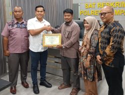 Redam Konflik Lahan, Kapolres Kampar Terima Penghargaan dari Masyarakat Siabu