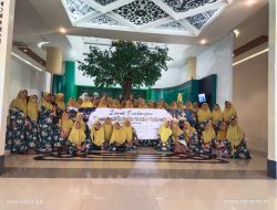 Jamaah Baitur Rohmah Ikuti Ziarah Jombangan, Jelajahi Makam Tokoh Penyebar Islam