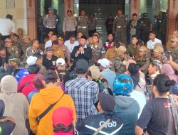 Warga Gresik Keluhkan Minimnya Lapangan Kerja di JIIPE, Bupati Yani Tegaskan Prioritas Warga Lokal