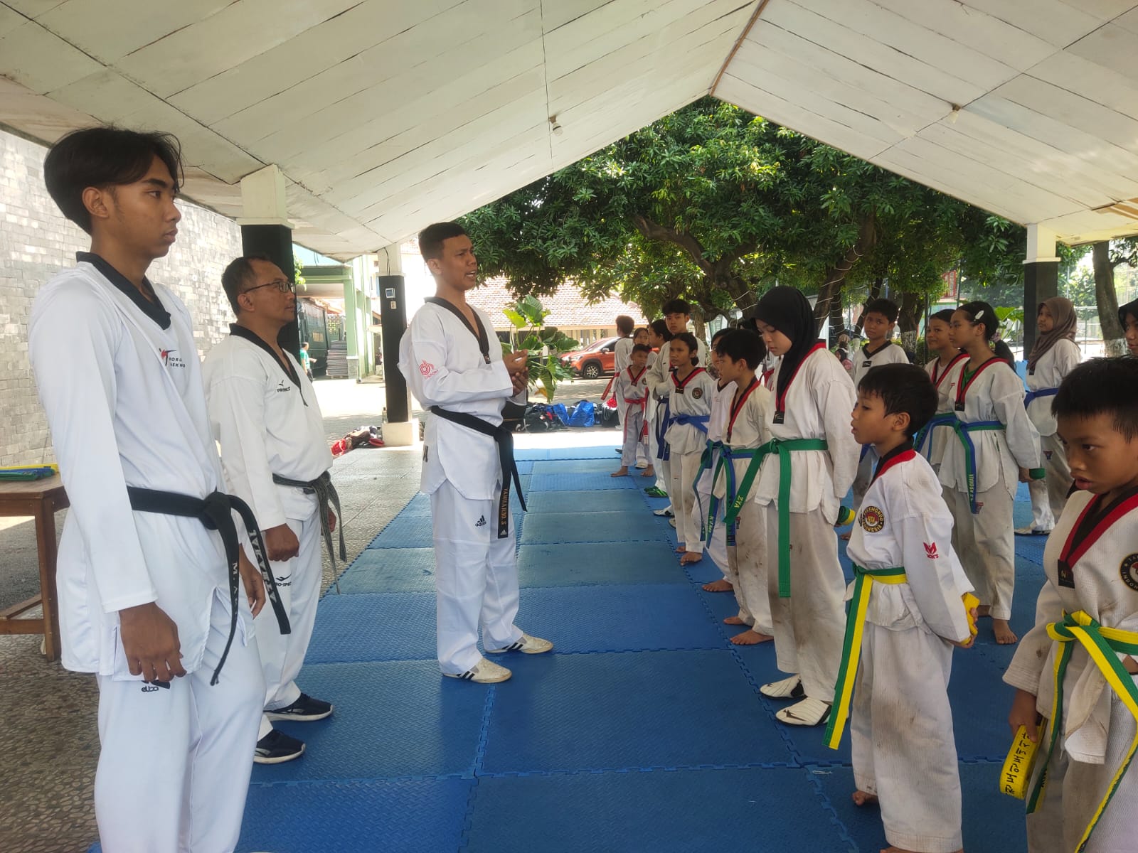 Foto: Sabeum Iben (DAN 5), Sabeum Yani (DAN 4), dan Sabeum Akbar (DAN I).