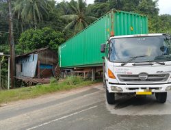 Truk Tronton 30 Ton Hantam Rumah di Palaran Samarinda, PKS Turun Tangan Dampingi Korban