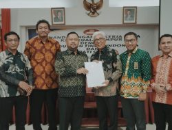 Cegah Generasi Tanpa Identitas, Pemkab Gresik Teken MoU dengan KBRI Malaysia Lindungi Anak Pekerja Migran