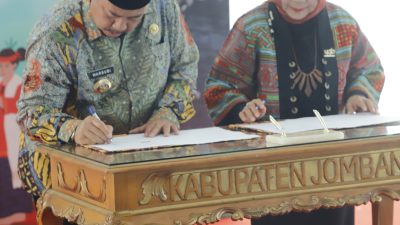 Foto: Bupati Jombang bersama Rektor UPJB.