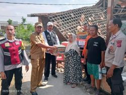 Sinergi Pemdes dan BPBD Karawang Salurkan Bantuan Logistik untuk Korban Rumah Roboh di Kuta Ampel