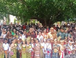 Lestarikan Kearifan Lokal, Ratusan Anak PAUD Hiasi Soe dalam Parade Busana Daerah TTS