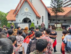 Tumbuhkan Semangat Persatuan, Sekolah Kristen YBPK Surabaya Peringati Sumpah Pemuda dengan Baju Adat