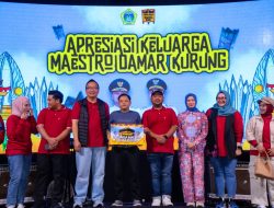 HUT Pahlawan Dimeriahkan SENIORA, Bupati Gus Yani Hadiahi Umrah Keluarga Maestro Damar Kurung Masmundari