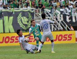 Derby Jawa Timur Berakhir Imbang 1-1: Persebaya Berbagi Angka dengan Arema FC di GBT