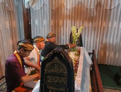 Keraton Surakarta Teguhkan Tradisi Islam, Laksanakan Ziarah Leluhur Dalem ke Makam Sunan Giri