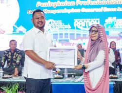 Semarak Hari Guru Nasional, Bupati Yani Tegaskan Pendidikan Gresik Harus Menyenangkan dan Berkarakter