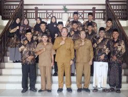 Juara Umum MTQ XXXI Jatim 2025, Wabup Alif Lepas 18 Kafilah Gresik Berangkat Umrah