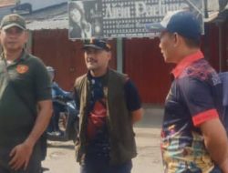 Kembalikan Fungsi Jalan dan Drainase, Pemdes Sumberjaya dan Satpol PP Tertibkan Bangunan Batas Usaha di Puri Cendana