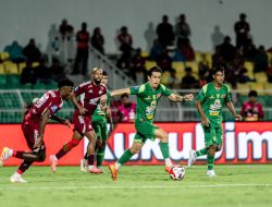 Duel Sengit PSM vs Persebaya Berakhir Sama Kuat 1-1 di Parepare